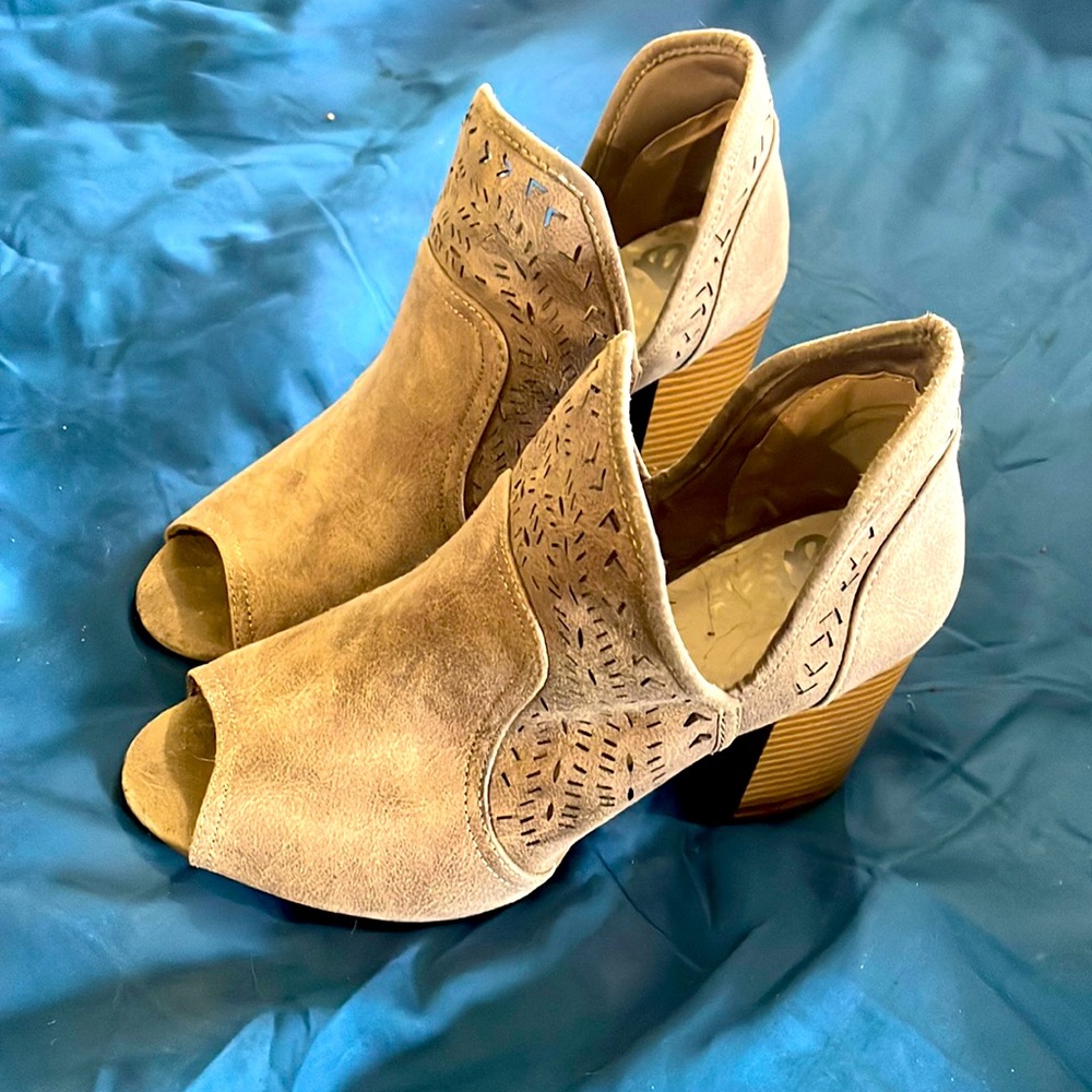 Size 8 wedges
